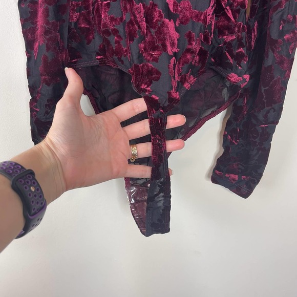 Free People Midnight Combo Magic Hour Velvet Burnout Bodysuit NWT Size XS - Picture 10 of 12